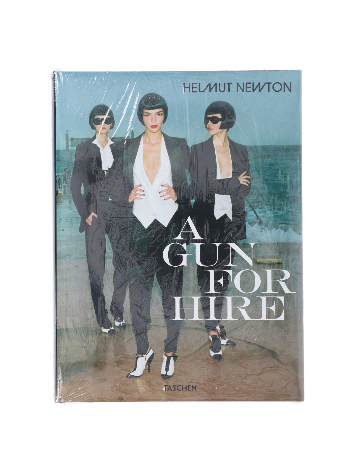 A GUN FOR HIRE ヘルムート・ニュートン Amazon | Helmut Newton. A Gun for Hire (Photo Books S